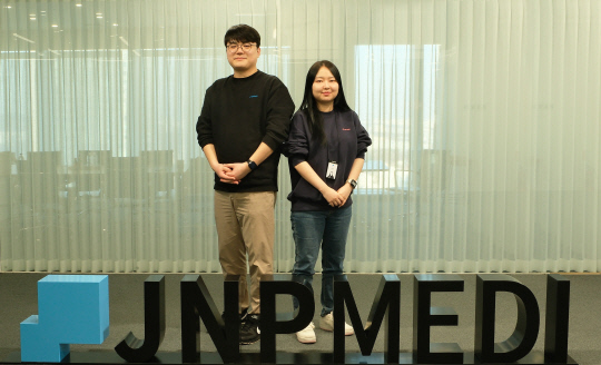 차성수(왼쪽) 메이븐 TMF PO와 신혜연 메이븐 X 개발 리드.